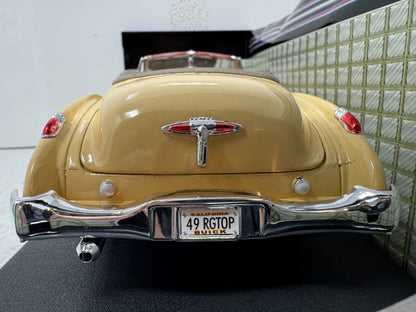 Motormax 1949 Buick Roadmaster Convertible 1:18 Diecast Yellow