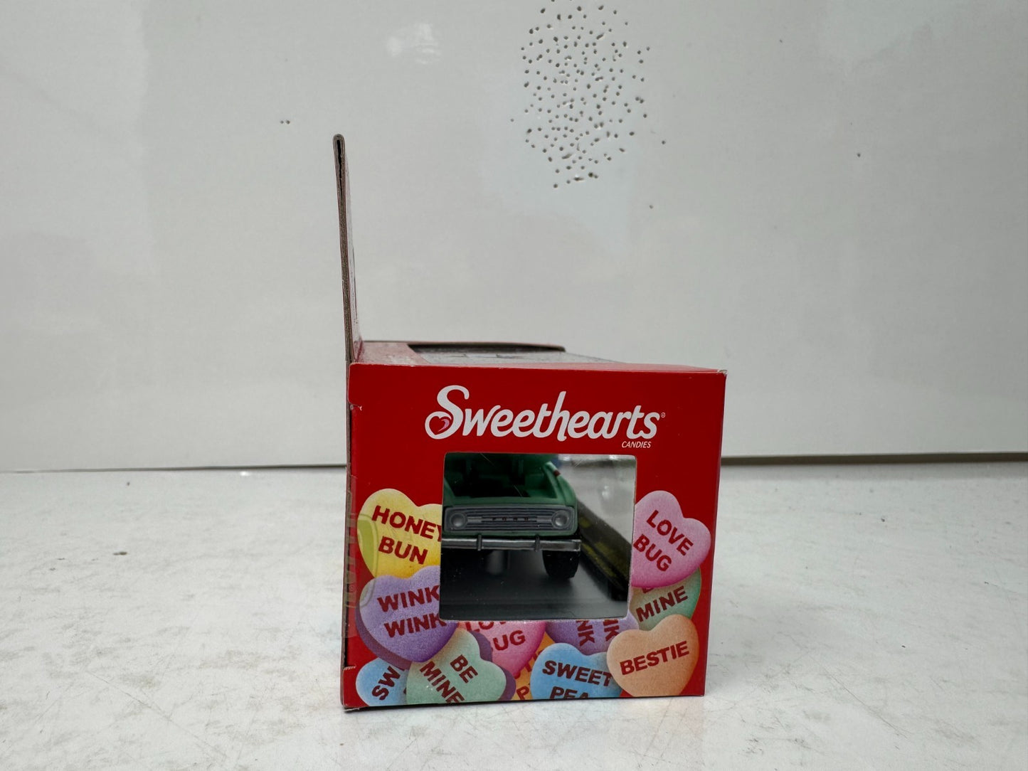 M2 Machines Sweethearts 1976 Ford Bronco 1:64 Diecast