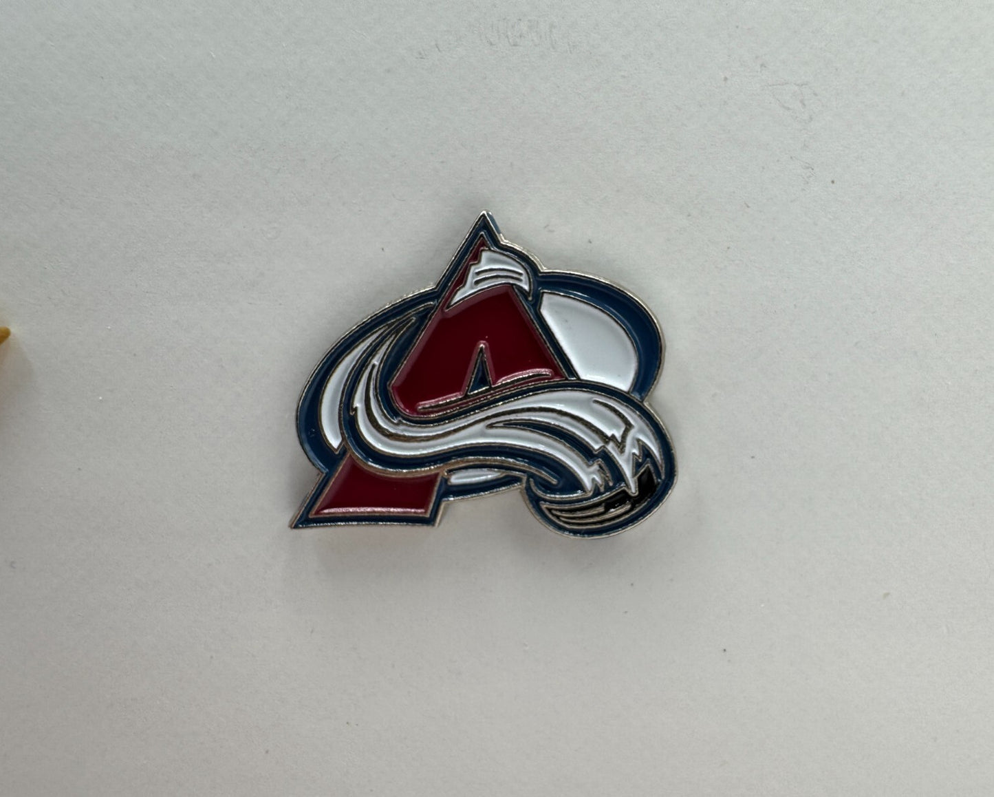 Colorado Avalanche NHL Hockey Team Logo Lapel Pin UDT1