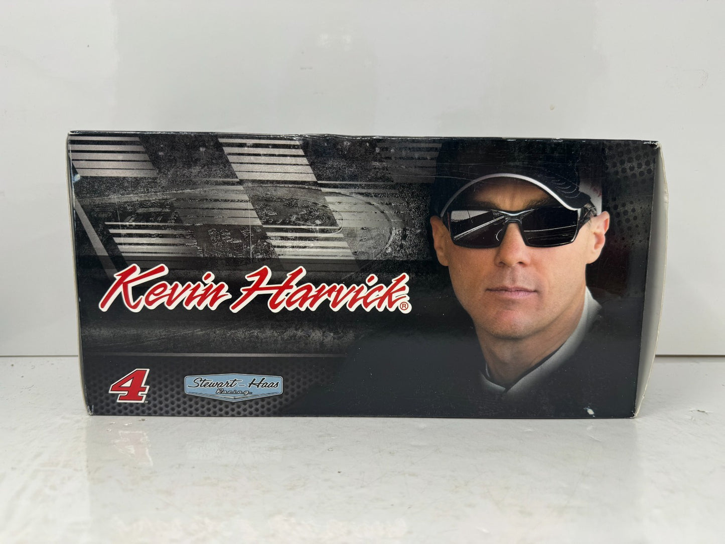 Lionel Racing Nascar #4 Kevin Harvick Busch Beer 2016 Chevy SS 1:24 Diecast