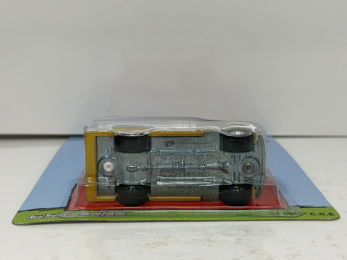 Hot Wheels Peanuts Psychiatric Help 1951 GMC C.O.E. 1:64 Diecast Real Riders