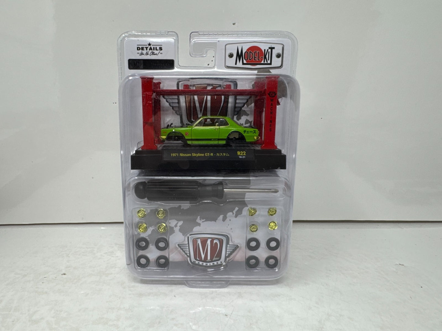 M2 Machines Model Kit 1971 Nissan Skyline GT-R CHASE 1:64 Diecast