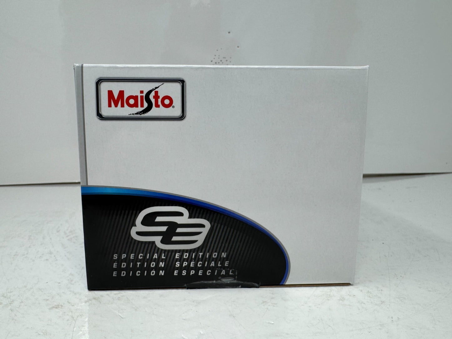 Maisto Special Edition 2013 Dodge SRT Viper GTS 1:18 Diecast Model Red