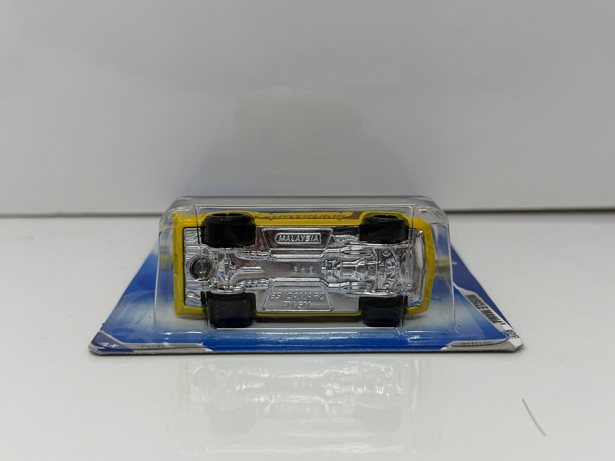 Hot Wheels Muscle Mania 1969 Chevrolet Camaro 1:64 Diecast Yellow