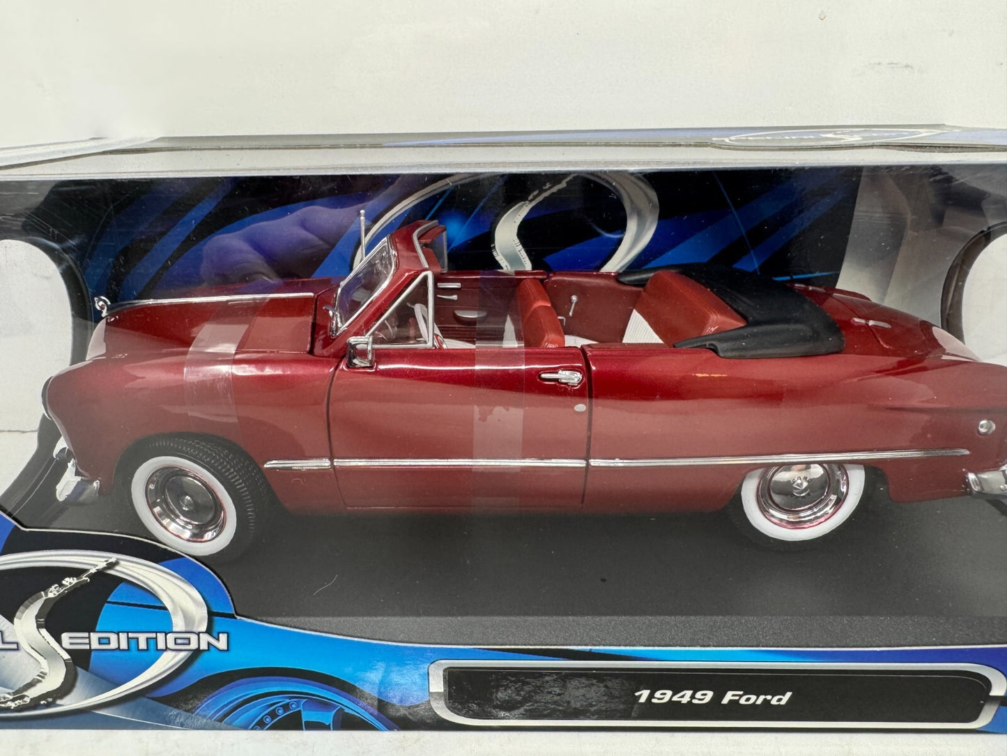 Maisto 1949 Ford Special Edition 1:18 Diecast