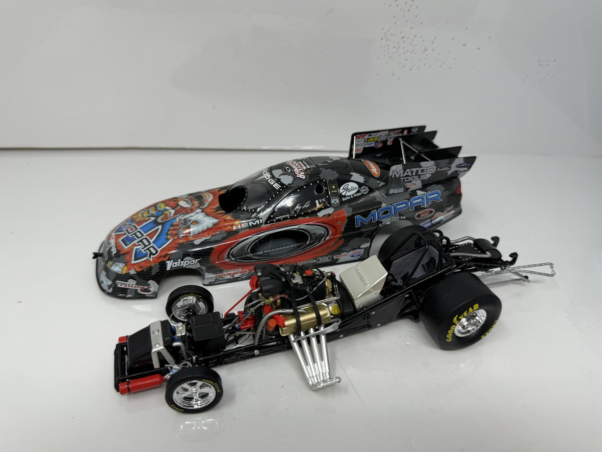 Action NHRA Gary Scelzi Mopar Oakley 2005 Charger Black Pearl 1:24 Diecast
