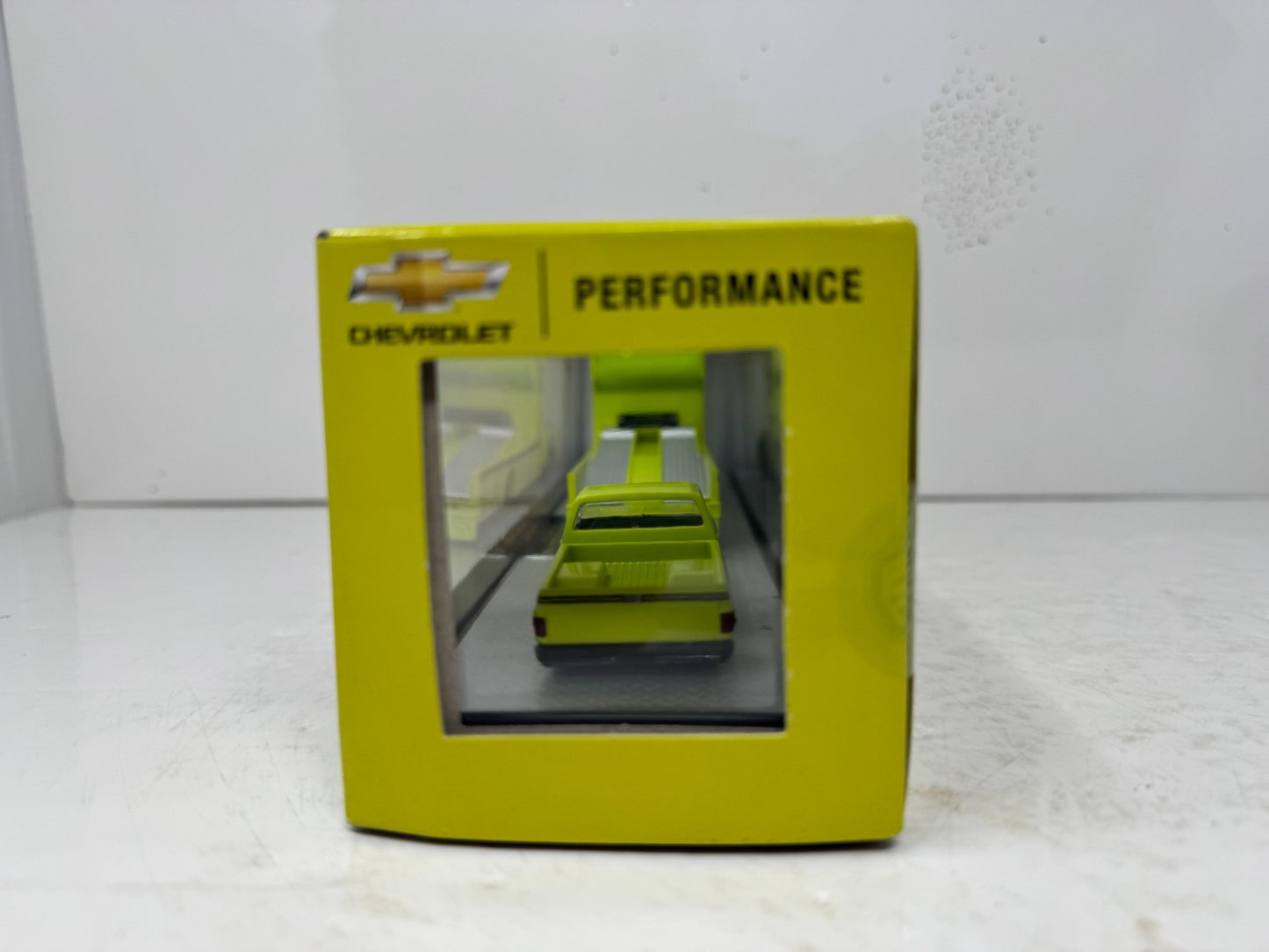 M2 Machines 1973 Chevrolet Truck Fleet Side Bed & C60 Hauler 1:64 Diecast