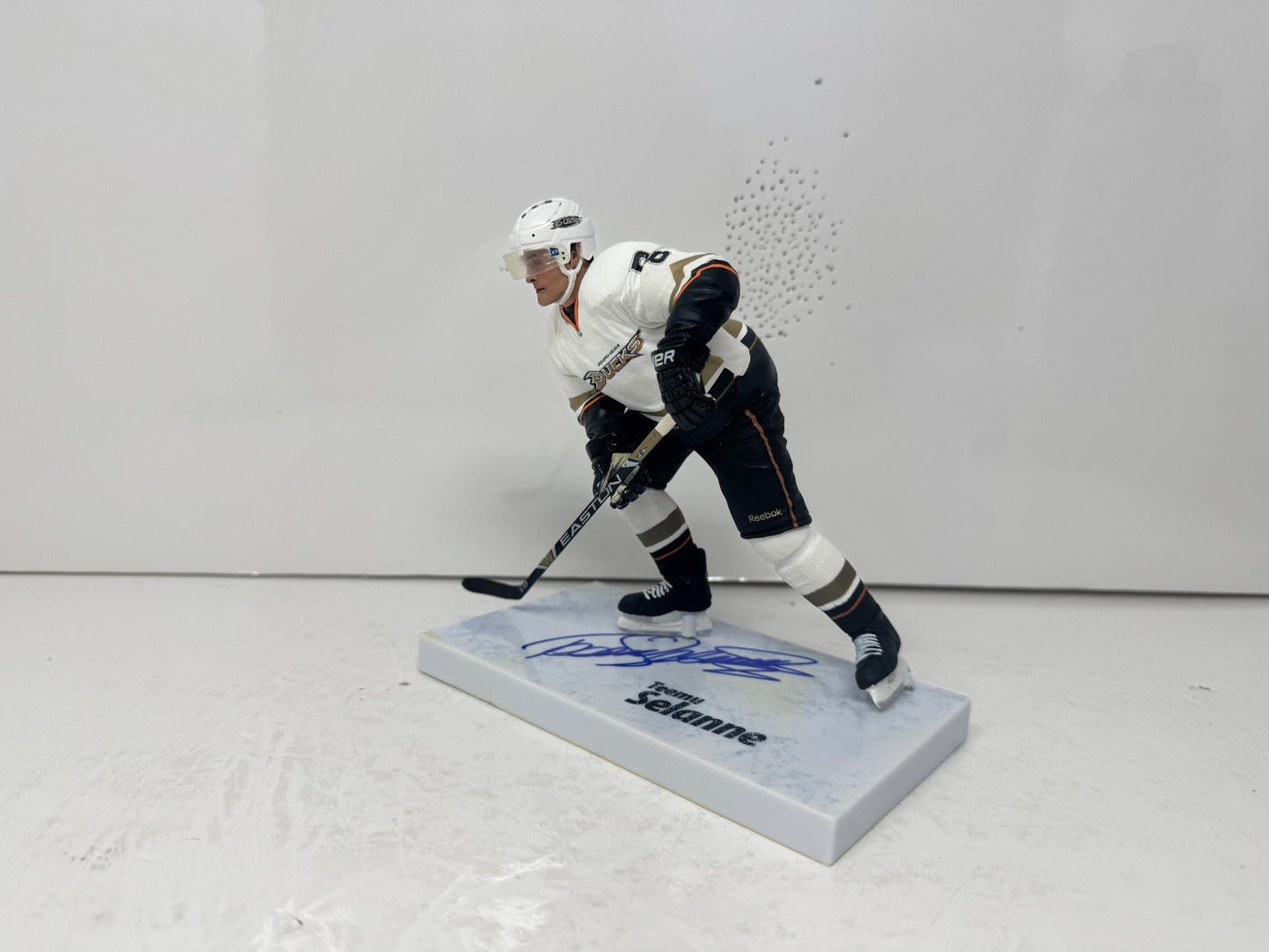 McFarlane NHL Teemu Selanne Anaheim Ducks Figure Auto Signed