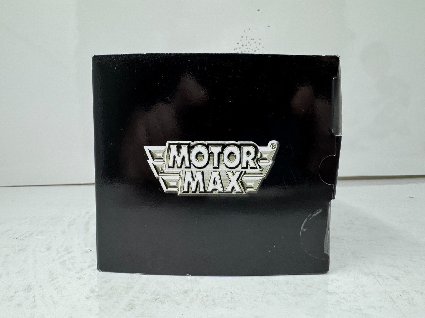 Motormax Ford GT 1:24 Diecast Red with White Stripes