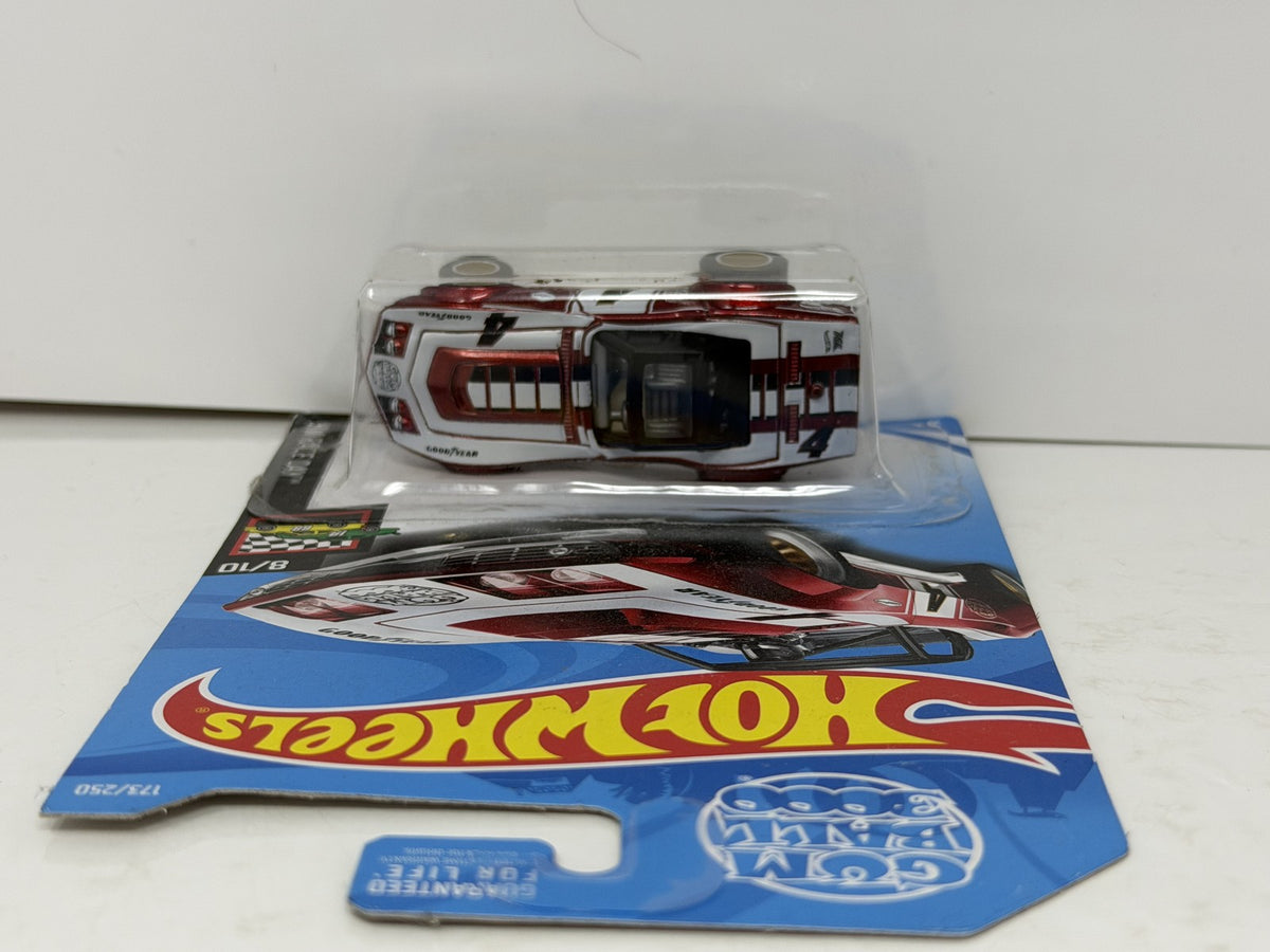 Hot Wheels Super Treasure Hunt 1969 Corvette Racer Race Day 1:64 Diecast STH