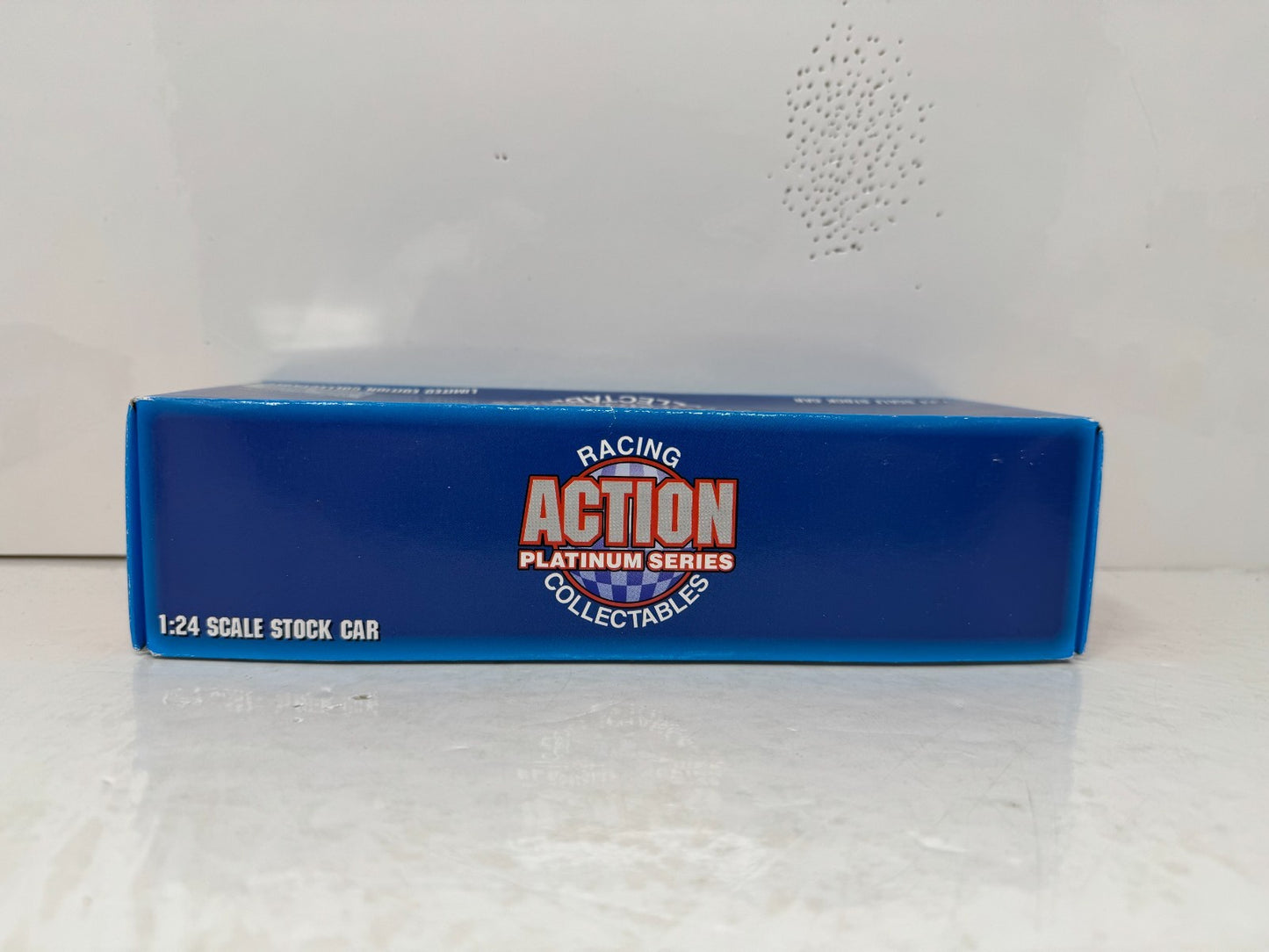 Action Nascar #88 Dale Jarrett Quality Care Ford Thunderbird 1:24 Diecast