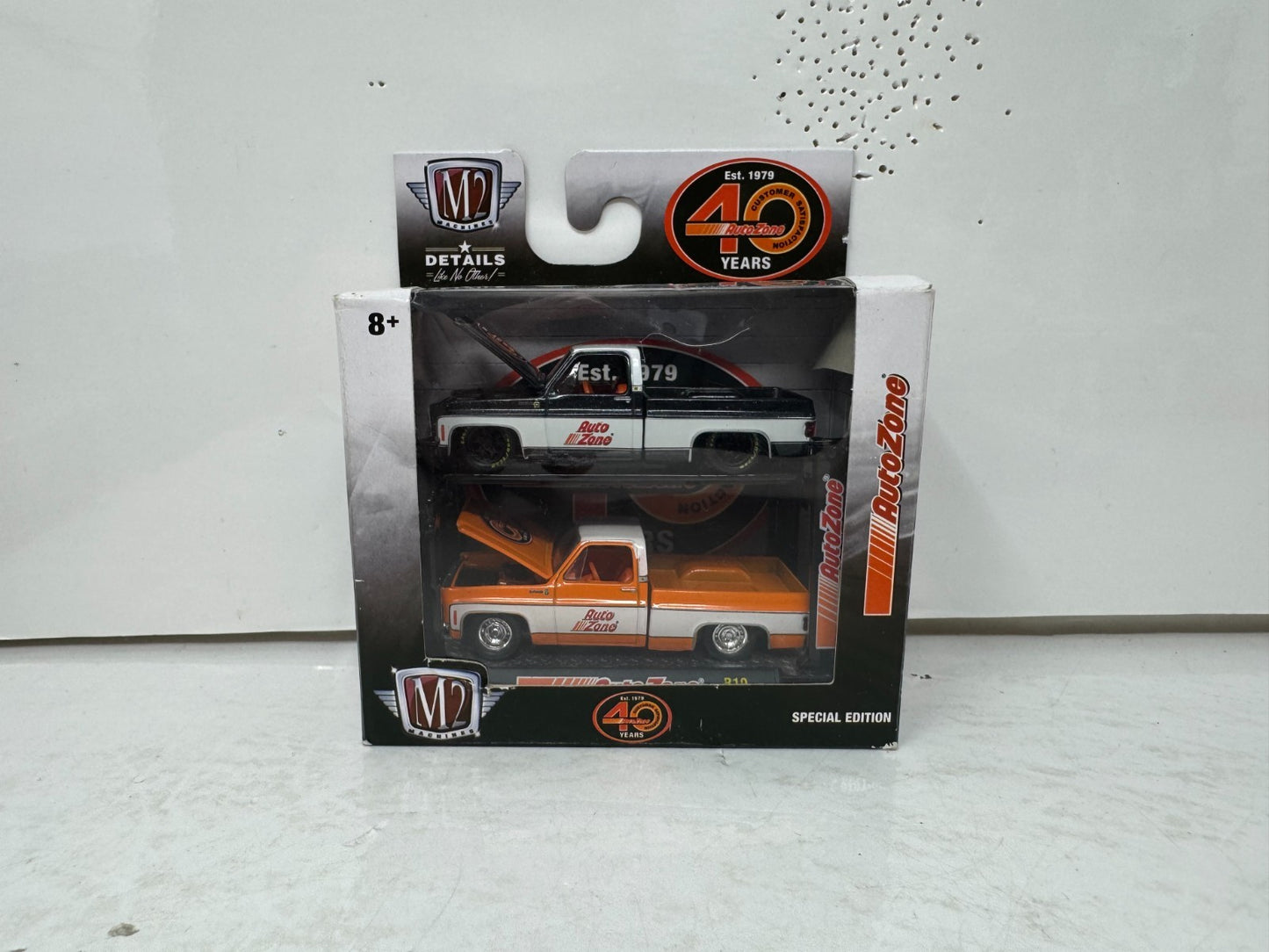 M2 Machines Auto Lift 1979 Chevrolet Scottsdale AutoZone 40 Years 1:64 Diecast