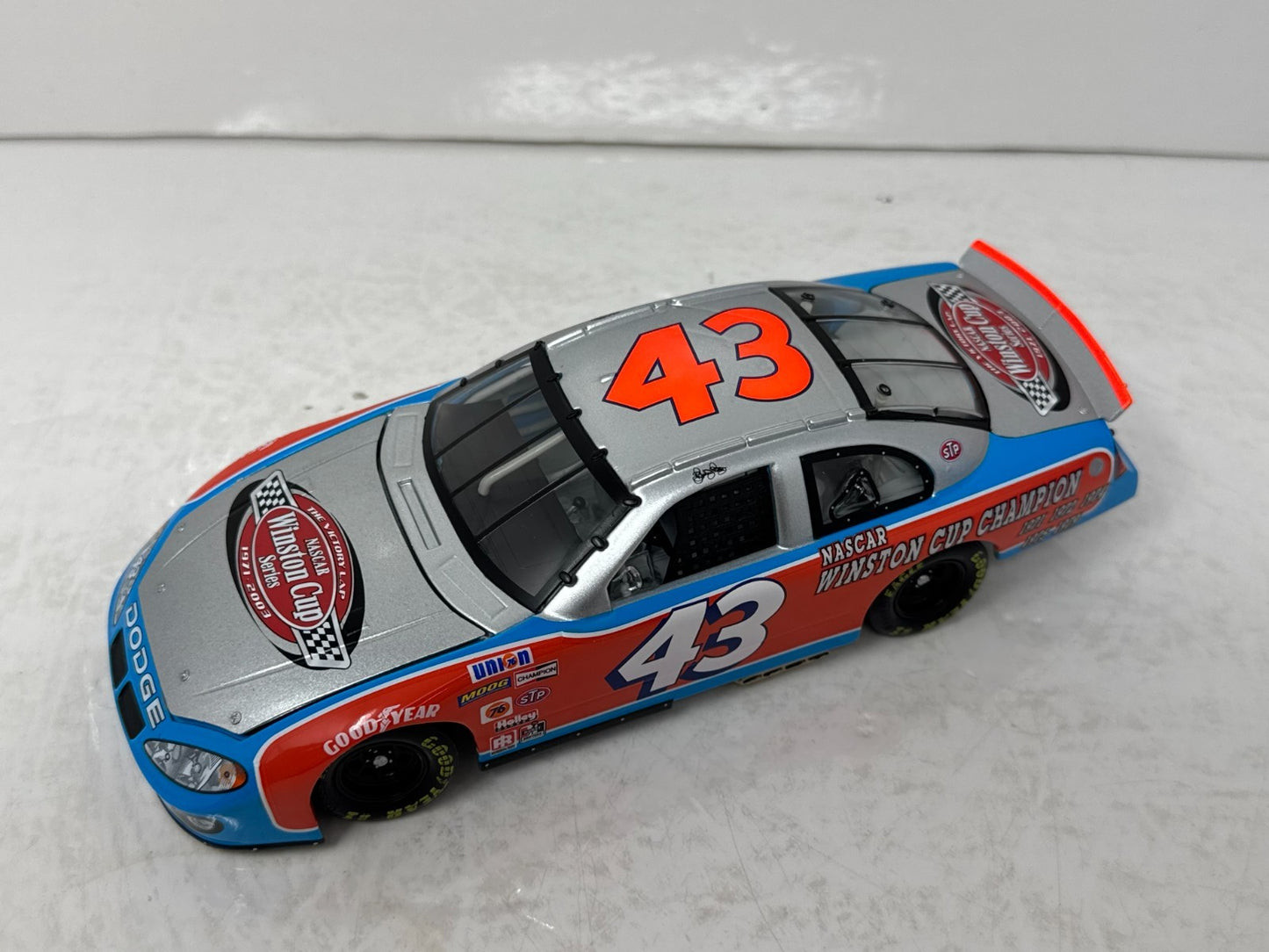 Action Nascar #43 Richard Petty Victory Lap / 7x Champion 2003 1:24 Diecast