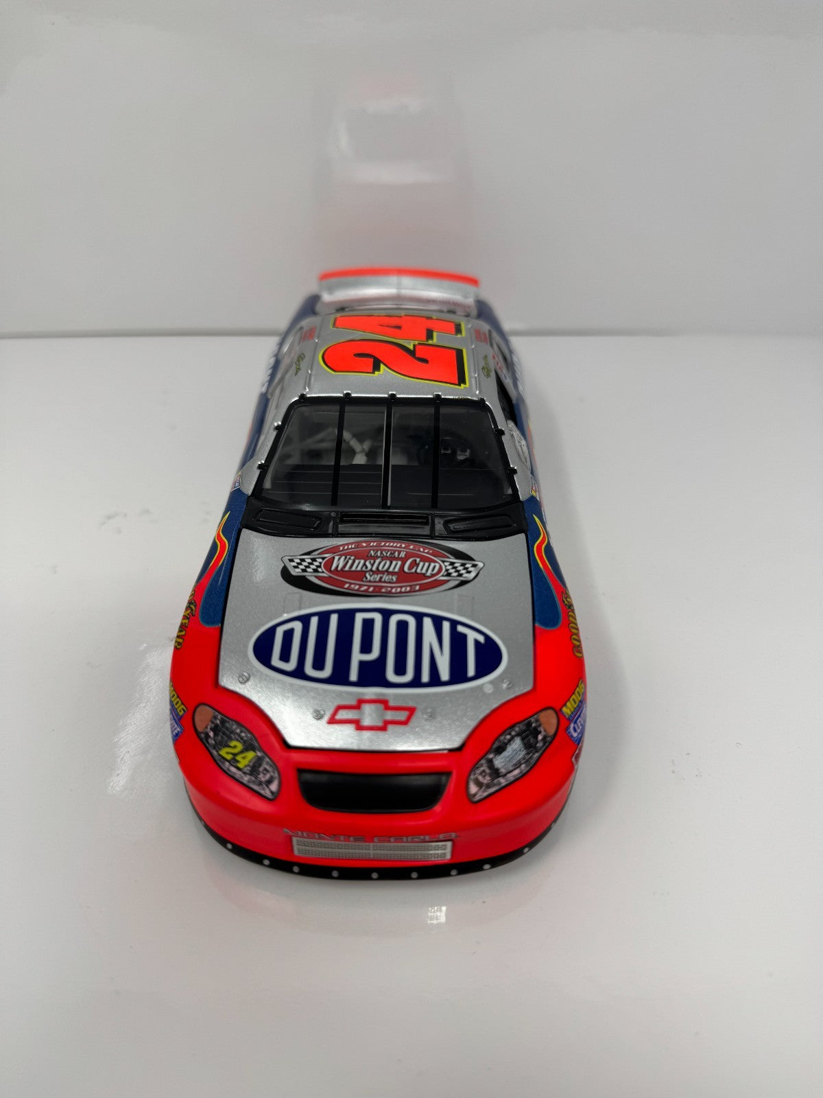 Action NASCAR Jeff Gordon #24 DuPont The Victory Lap 2003 Chevy 1:24 Diecast