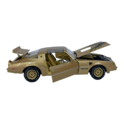 Maisto 1978 Pontiac Firebird Trans Am 1:18 Diecast Model Car Gold