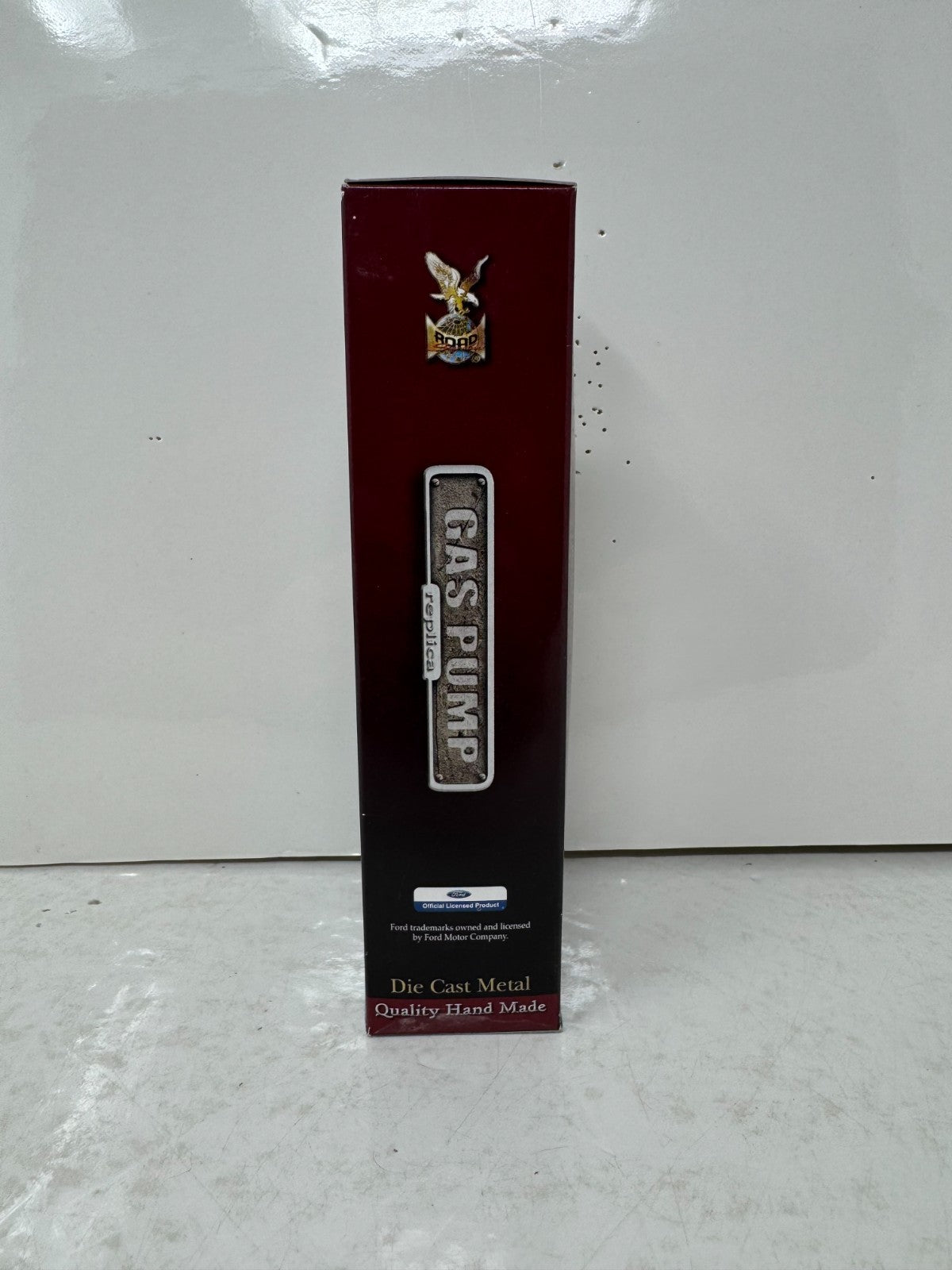 Yat Ming Road Signature Eagle Gas Pump 1:18 Diecast Vintage Service Station