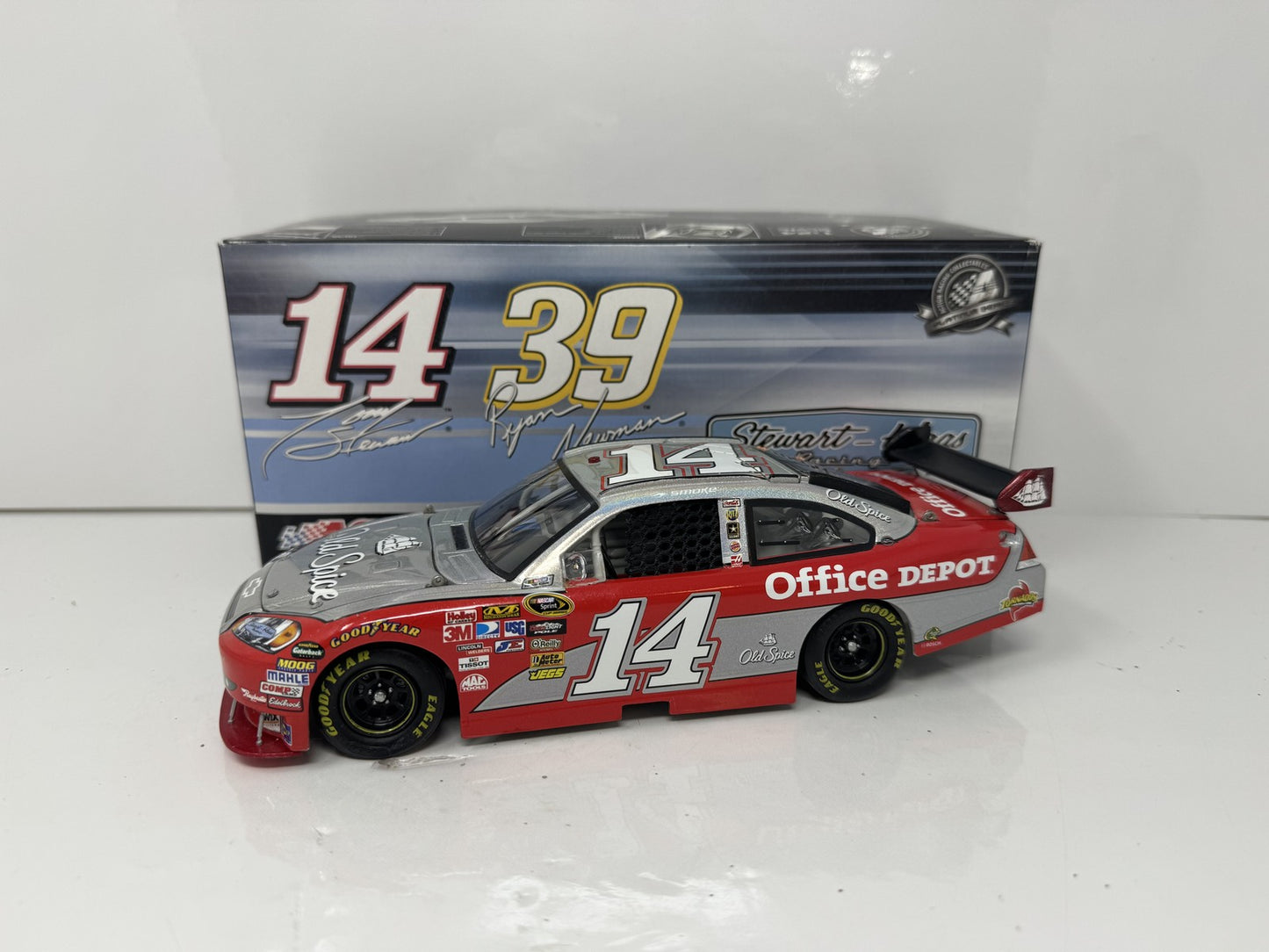 Lionel NASCAR Tony Stewart #14 Old Spice Chevy Impala Flashcoat 1:24 Diecast