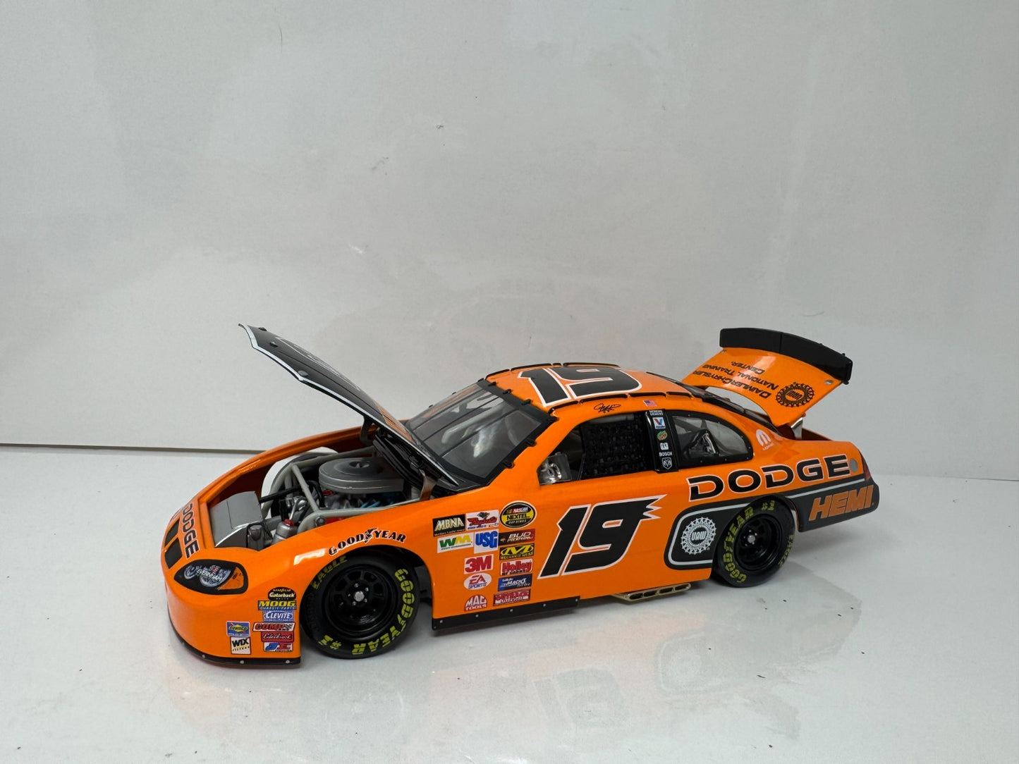 Action NASCAR Jeremy Mayfield #19 Dodge Dealers 2004 Dodge Intrepid 1:24 Diecast