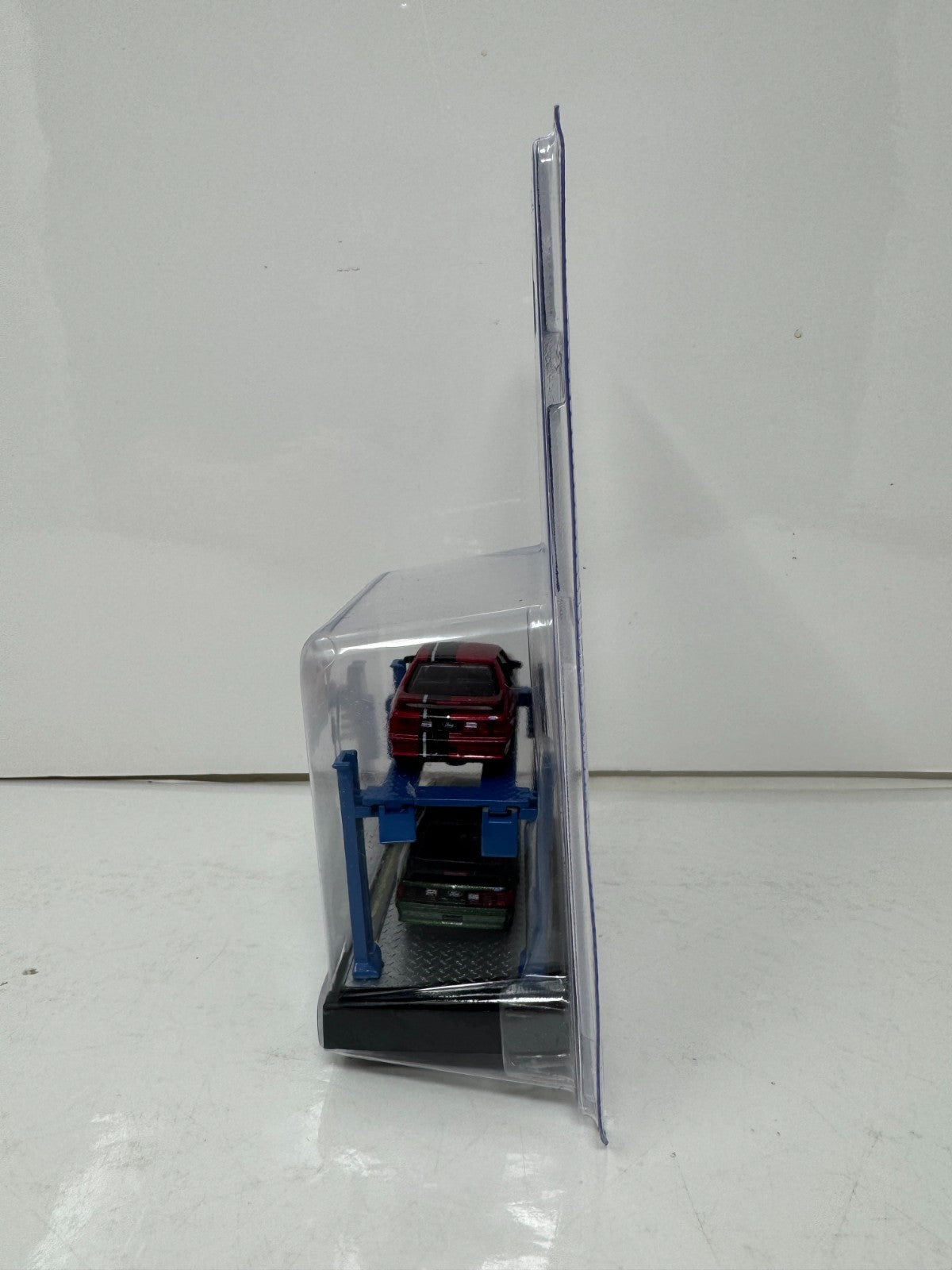 M2 Machines Auto Lift 1987 Ford Mustang GT Custom 1:64 Diecast