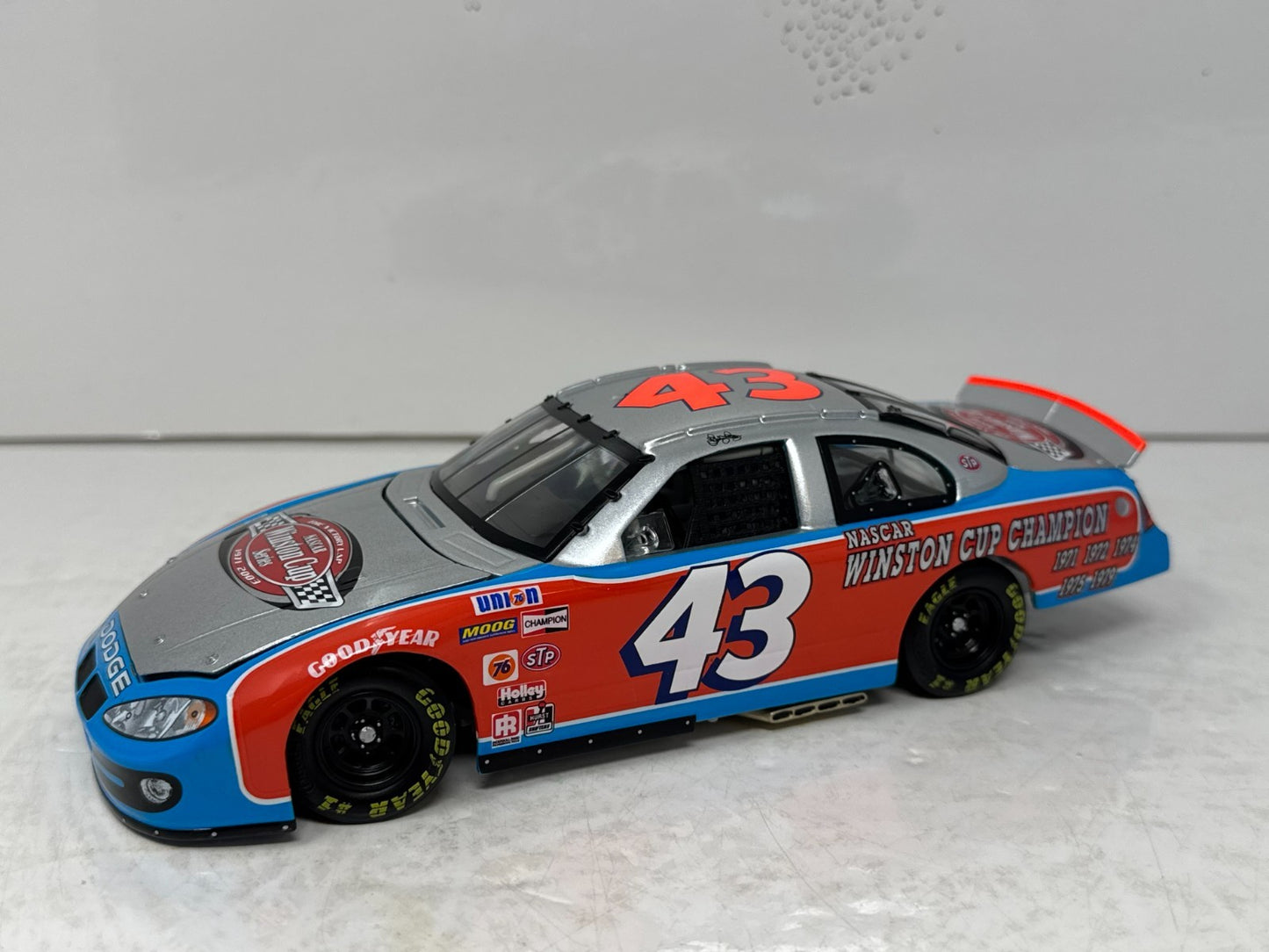 Action Nascar #43 Richard Petty Victory Lap / 7x Champion 2003 1:24 Diecast