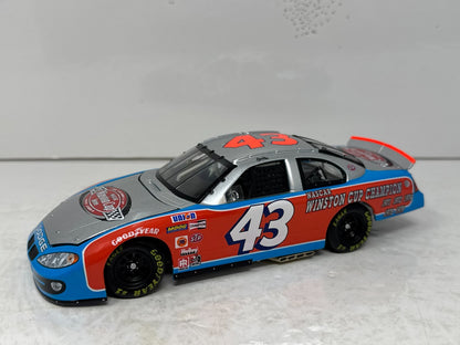 Action Nascar #43 Richard Petty Victory Lap / 7x Champion 2003 1:24 Diecast