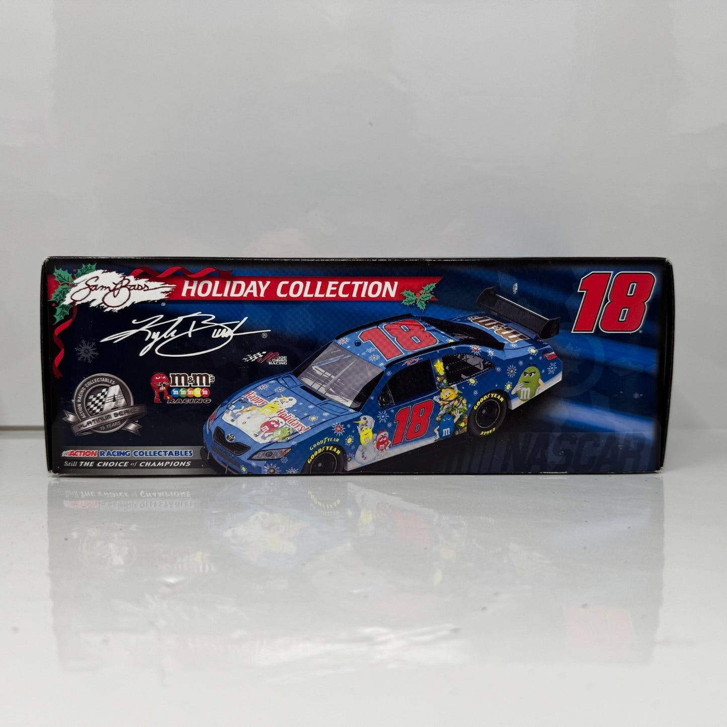 Action NASCAR #18 Kyle Busch M&M's Holiday 2008 Camry 1:24 Diecast SERIAL #118