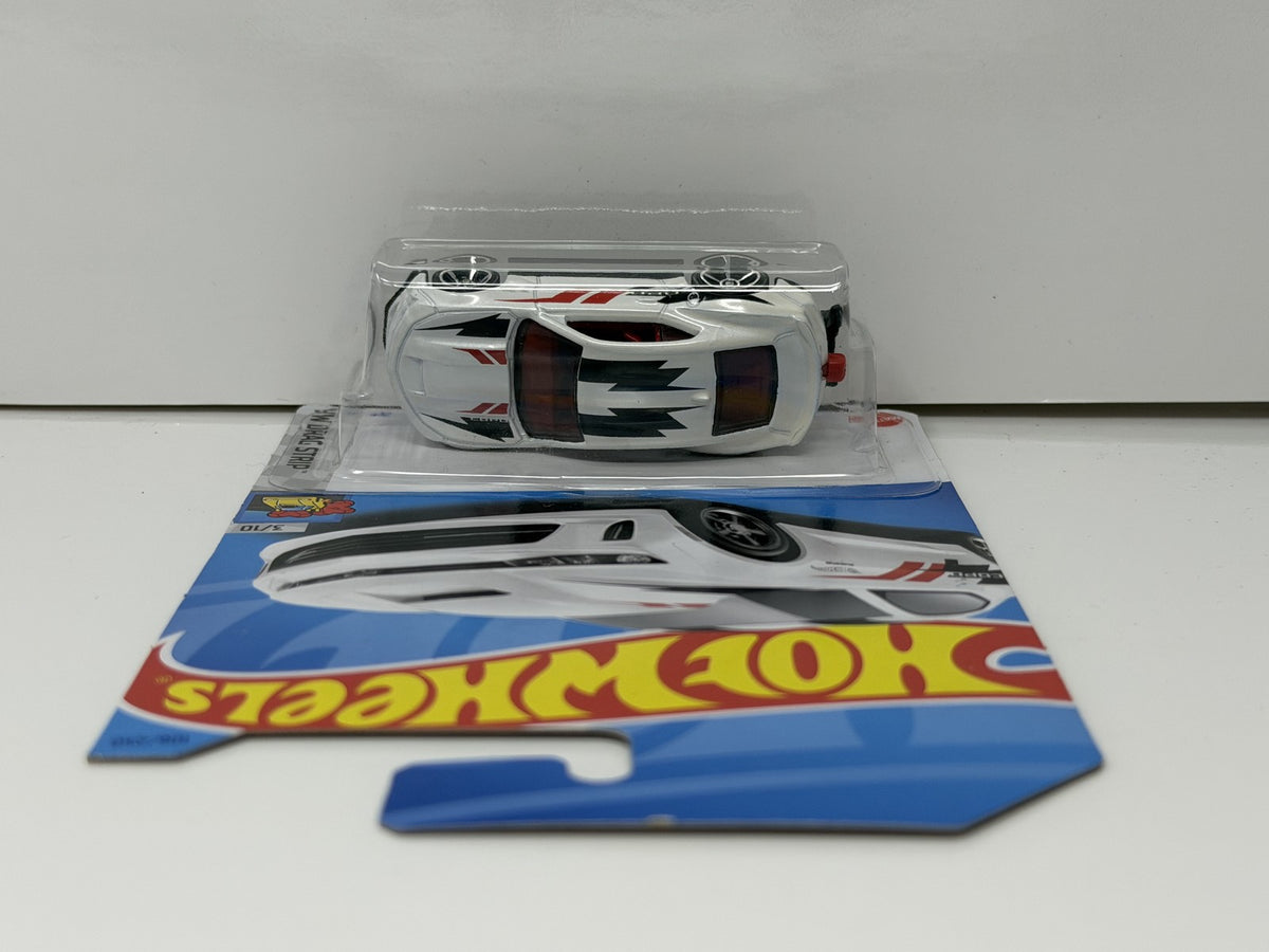 Hot Wheels HW Drag Strip 2018 Chevrolet COPO Camaro SS 1:64 Diecast White