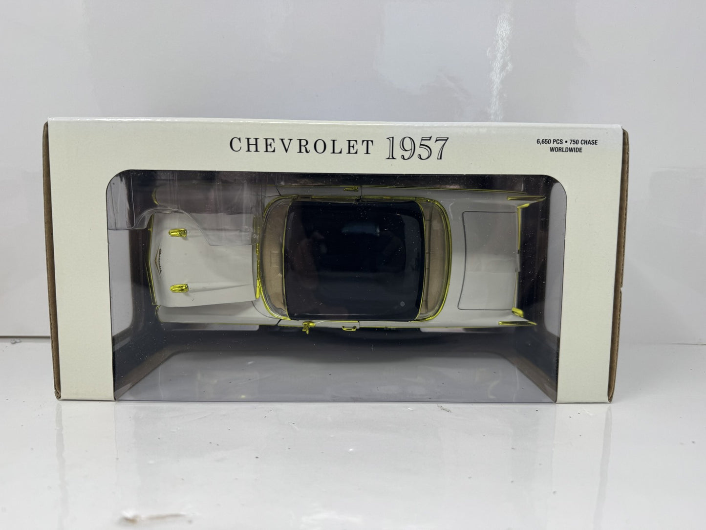 M2 Machines Chevrolet 1957 Chevrolet 210 Hardtop CHASE 1:24 Diecast