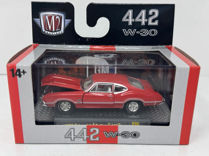 M2 Machines 442 W-30 1970 Oldsmobile Cutlass 442 W-30 1:64 Diecast