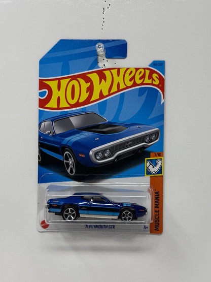 Hot Wheels Muscle Mania 1971 Plymouth GTX 1:64 Diecast Blue