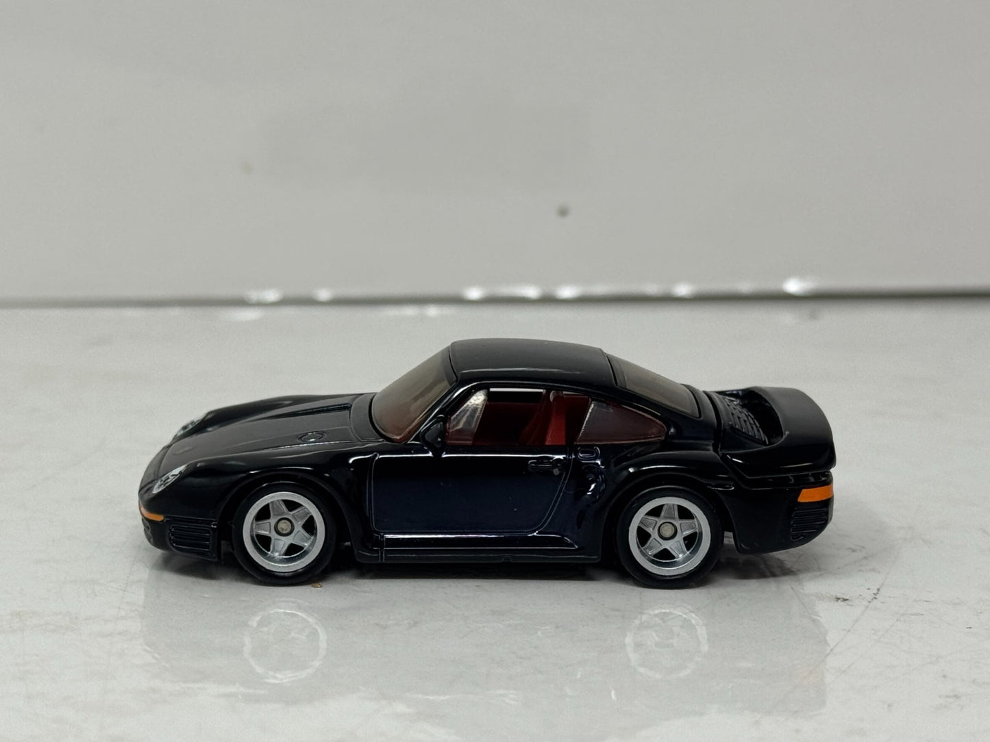 Hot Wheels Red Line Club Exclusive 1986 Porsche 959 1:64 Diecast RLC