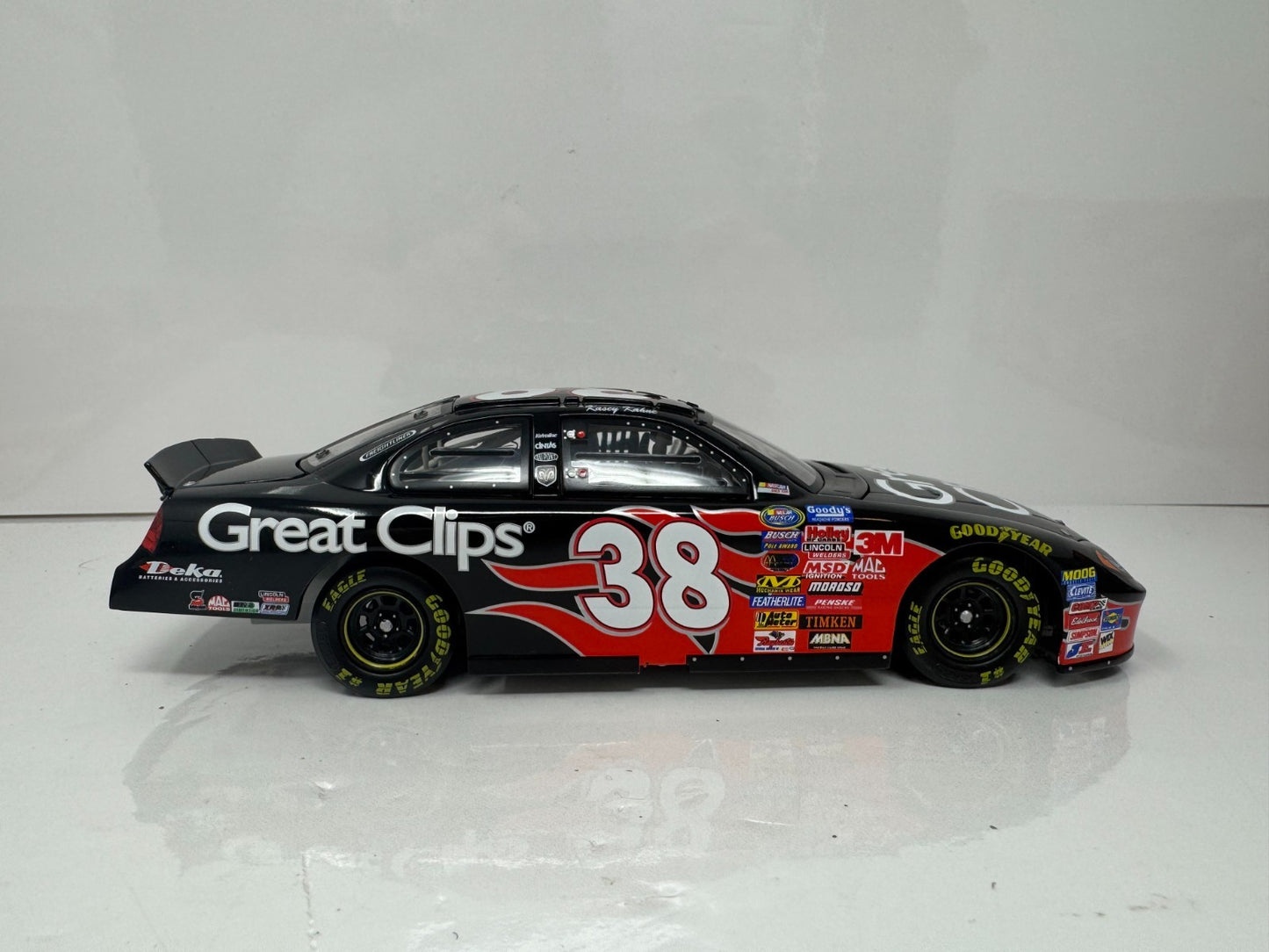 Action NASCAR Kasey Kahne #38 Great Clips 2004 Dodge Intrepid 1:24 Diecast