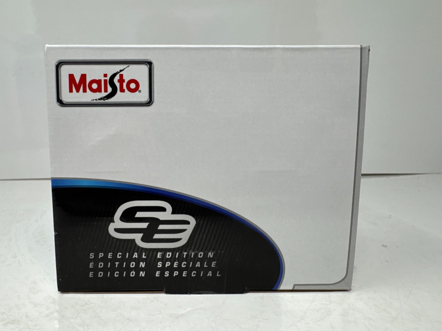 Maisto 2014 Chevrolet Corvette Stingray Special Edition 1:18 Diecast