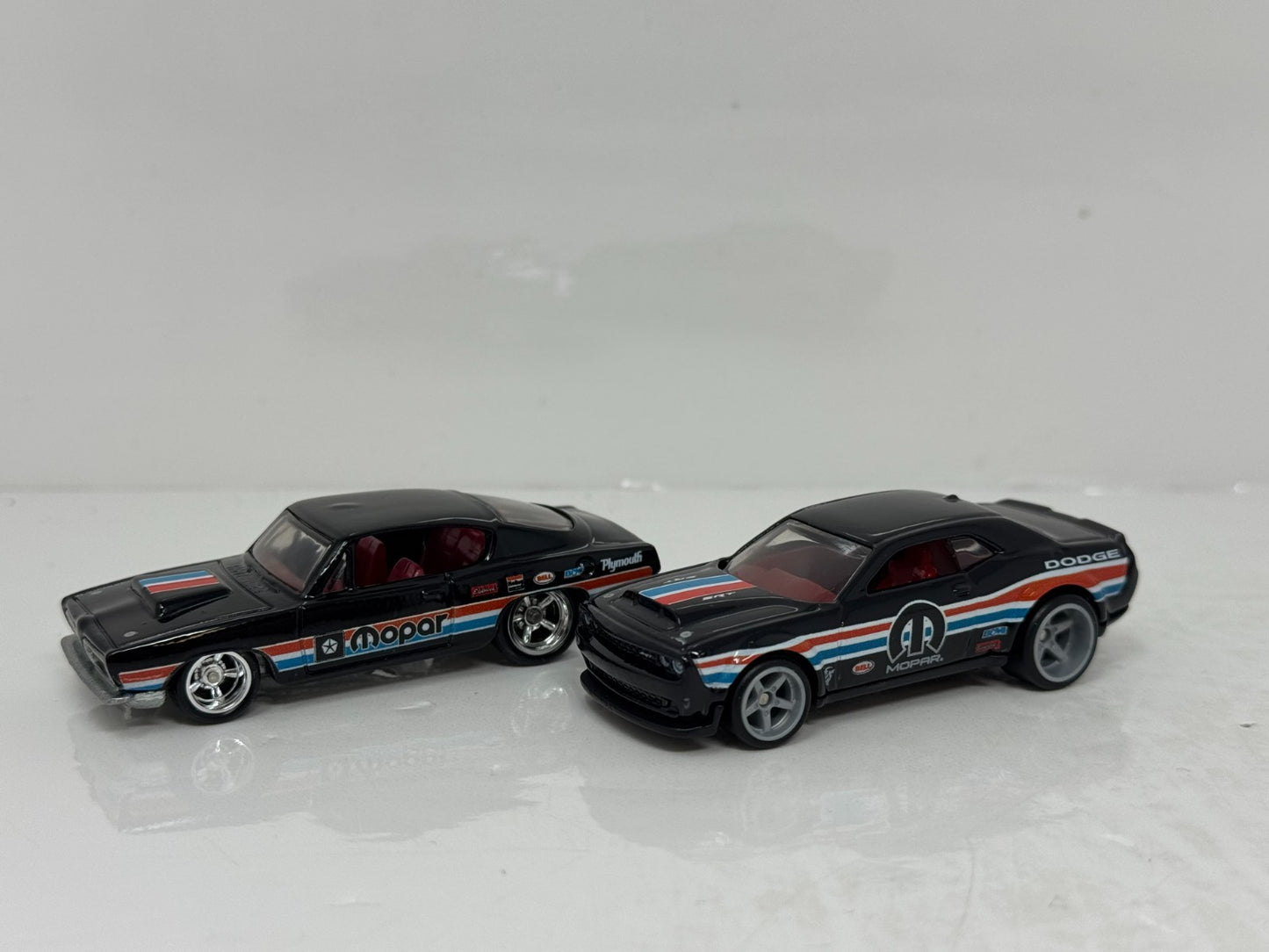 Hot Wheels Premium 1968 Hemi Cuda & 2018 Dodge Challenger SRT Demon 1:64 Diecast