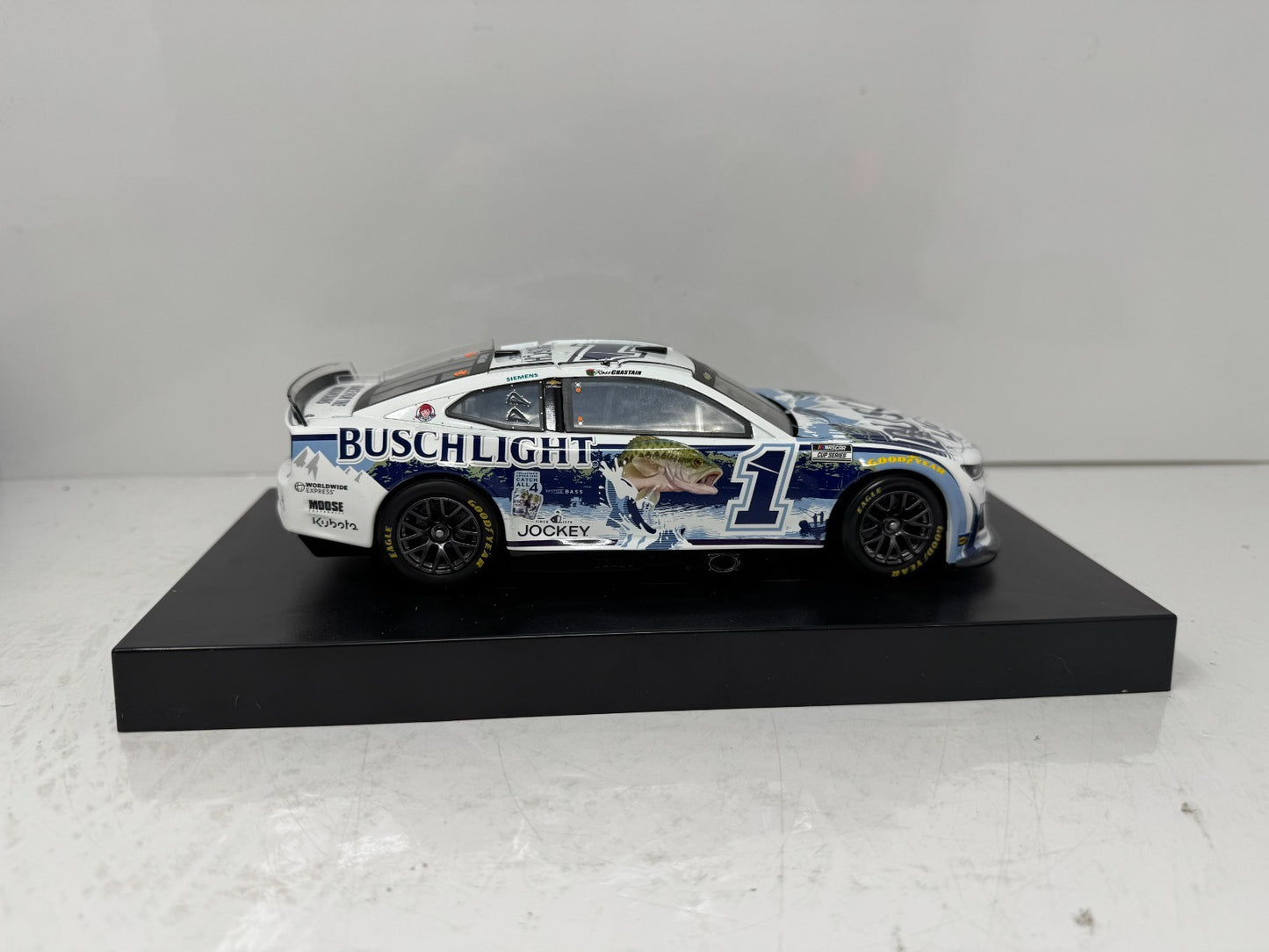 Lionel Racing Nascar #1 Ross Chastain Busch Light Fishing Chevy Camaro ZL1 1:24 Diecast