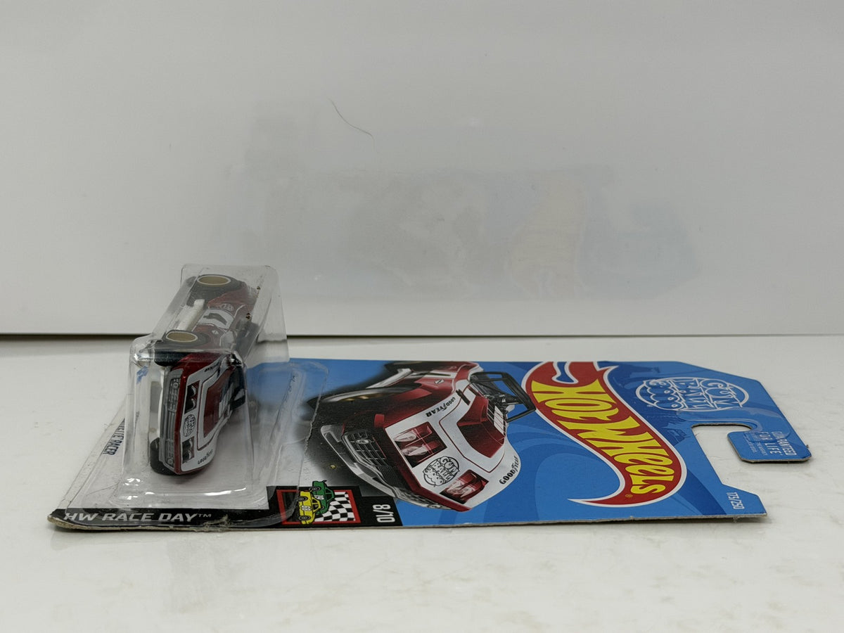 Hot Wheels Super Treasure Hunt 1969 Corvette Racer Race Day 1:64 Diecast STH