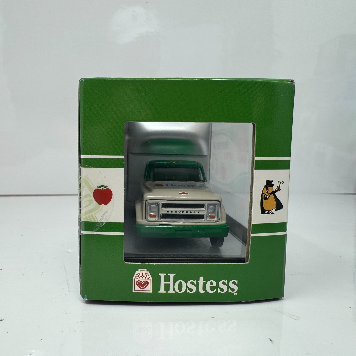 M2 Machines Hostess Chevy C60 Truck & 1974 Chevrolet Cheyenne 10 1:64 Diecast