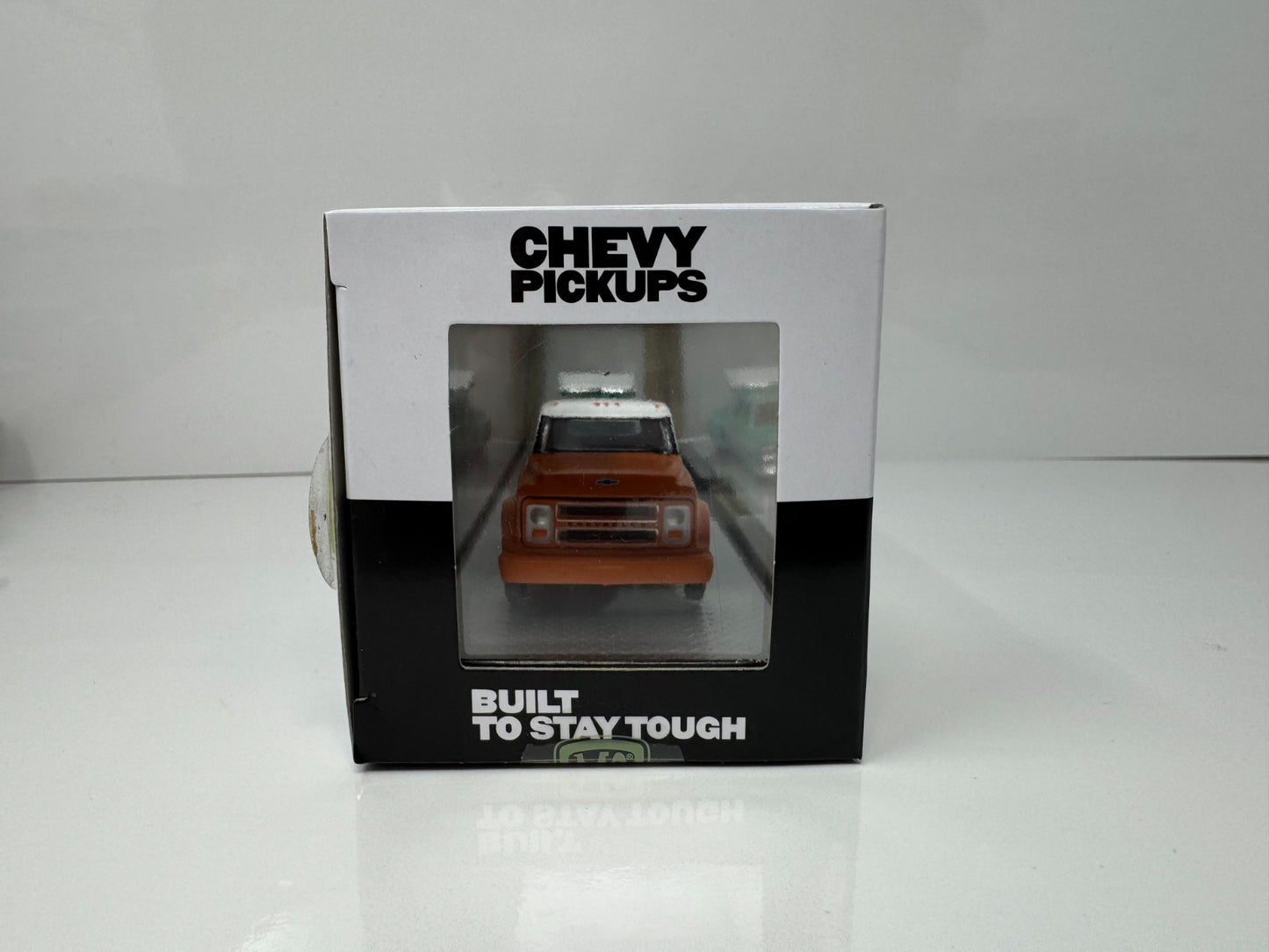 M2 Machines Chevrolet C60 Truck & 1974 Chevrolet Cheyenne Super 30 1:64 Diecast