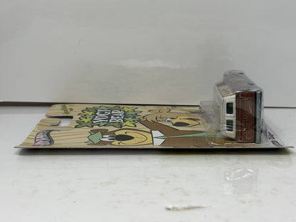 Hot Wheels Yogi Bear 1964 GMC Panel 1:64 Real Riders