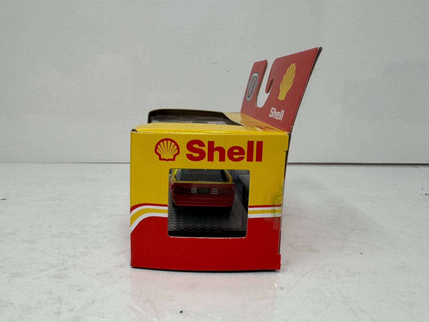 M2 Machines Shell 1990 Chevrolet Camaro IROC-Z 1:64 Diecast