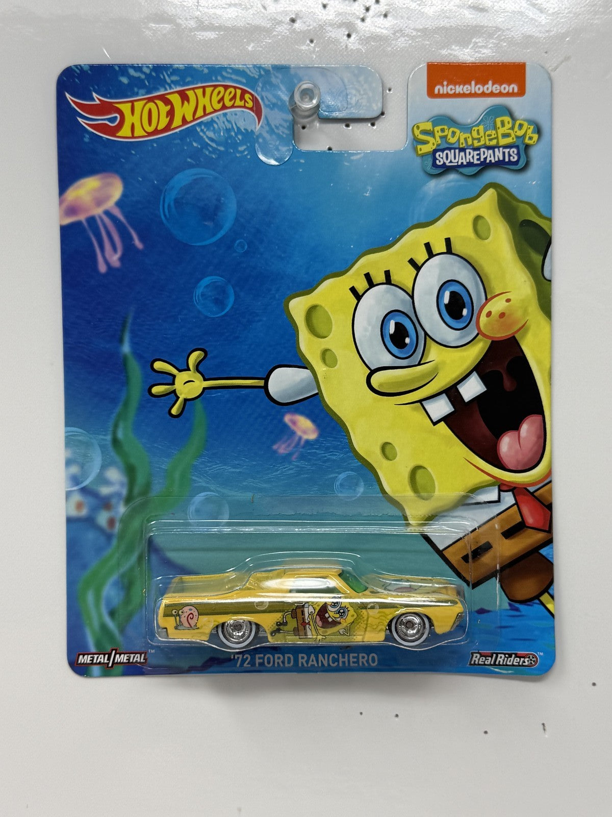 Hot Wheels SpongeBob SquarePants 1972 Ford Ranchero 1:64 Diecast Real Riders