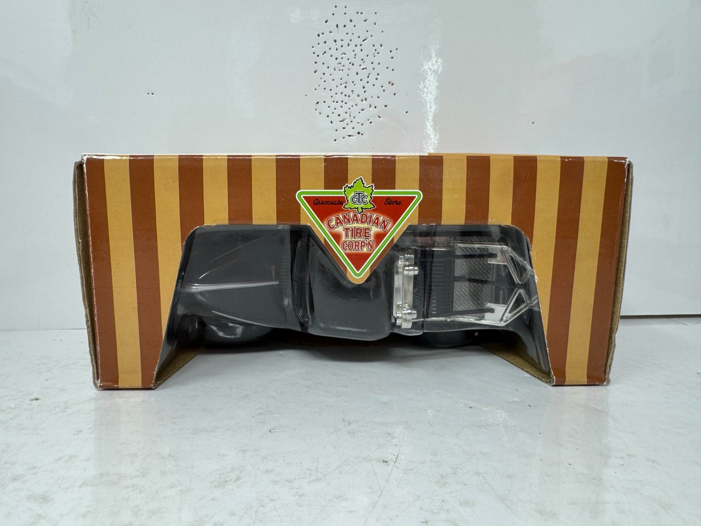 Golden Wheel Canadian Tire '40's Ford Motor Truck 1:24 Diecast