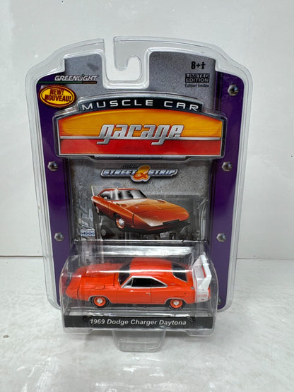 Greenlight Muscle Car Garage 1969 Dodge Charger Daytona 1:64 Diecast