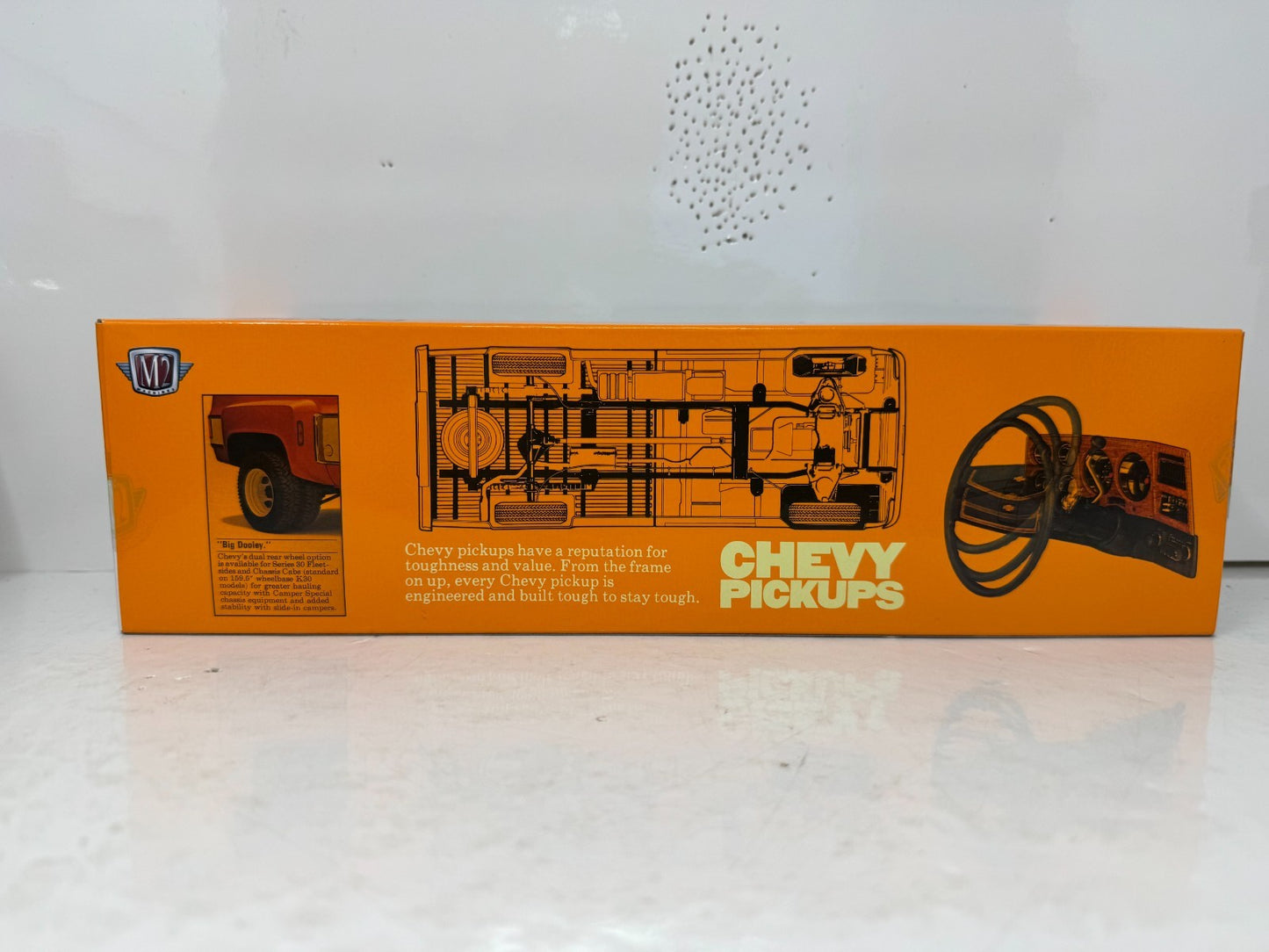 M2 Machines Auto Haulers 1973 Chevrolet Cheyenne Super & GMC Sierra 1:64 Diecast