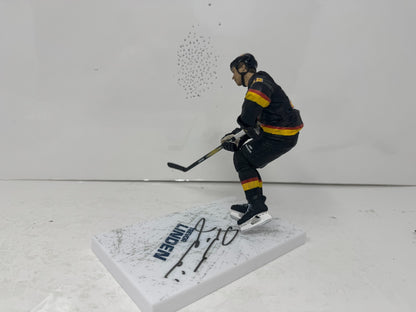 McFarlane NHL Trevor Linden Vancouver Canucks Figure Auto Signed