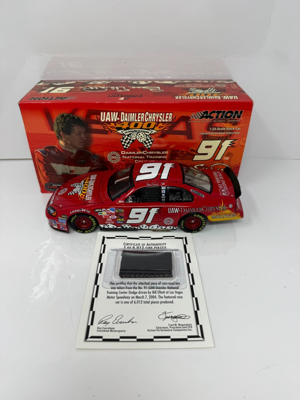 Action NASCAR Bill Elliott #9 Daimler Chrysler 2004 Dodge Intrepid 1:24 Diecast