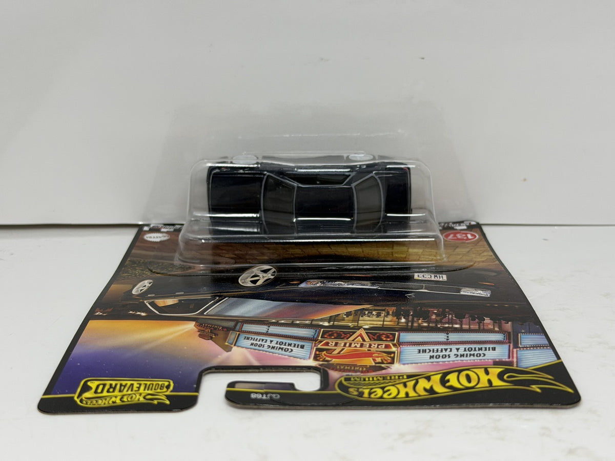 Hot Wheels Premium Boulevard #137 Nissan Laurel C33 1:64 Diecast