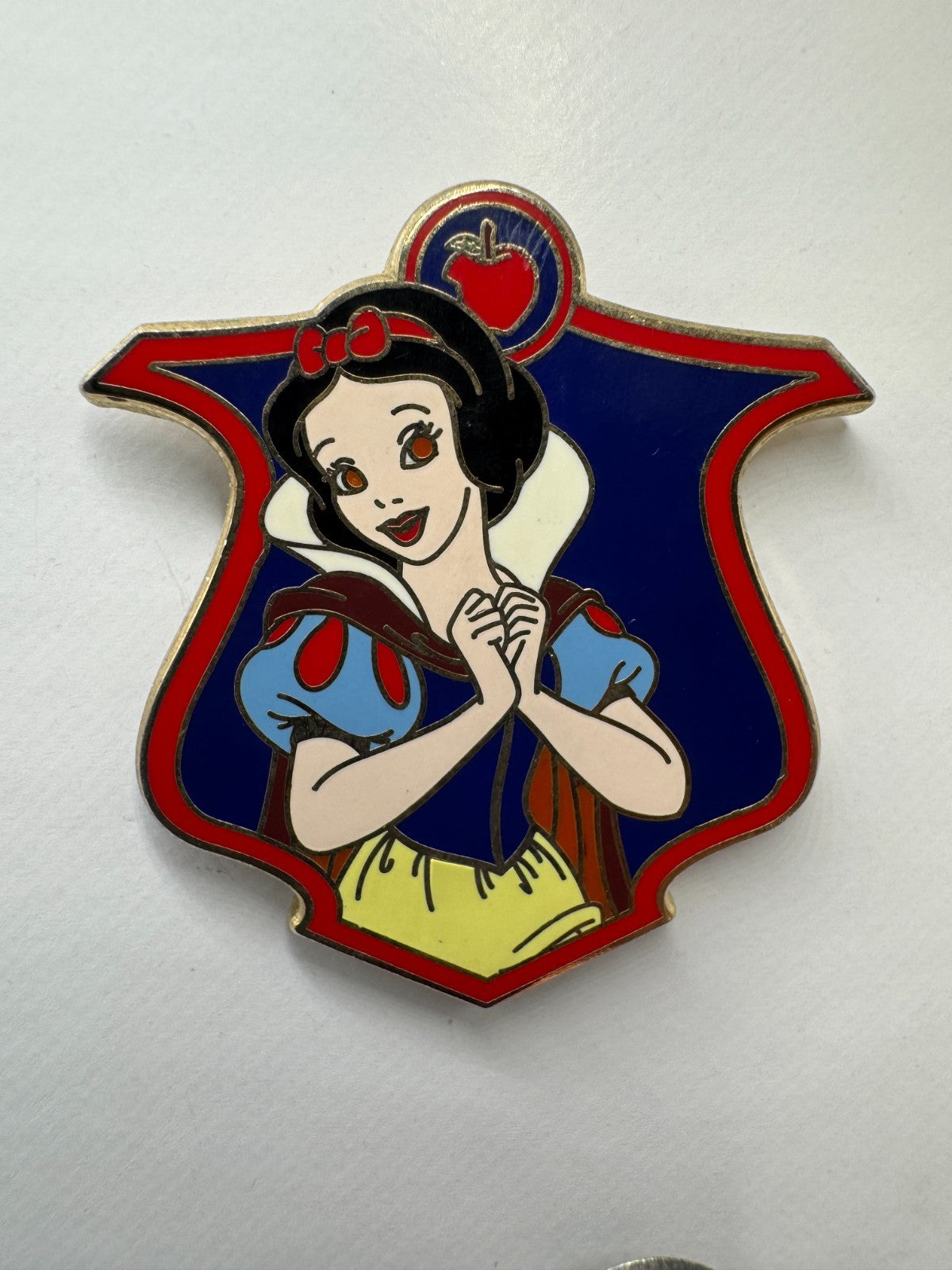 Disney Princess Crest Snow White Trading Pin DC1S12