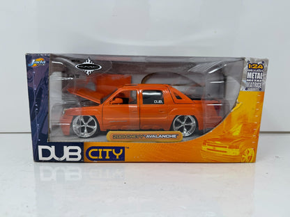 Jada Dub City 2001 Chevy Avalanche 1:24 Diecast KMC Wheels 20 Inch SS Rims