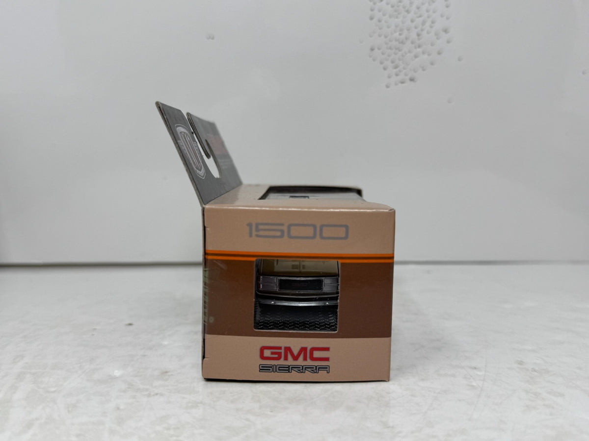 M2 Machines GMC Sierra 1989 GMC Sierra 1500 1:64 Diecast